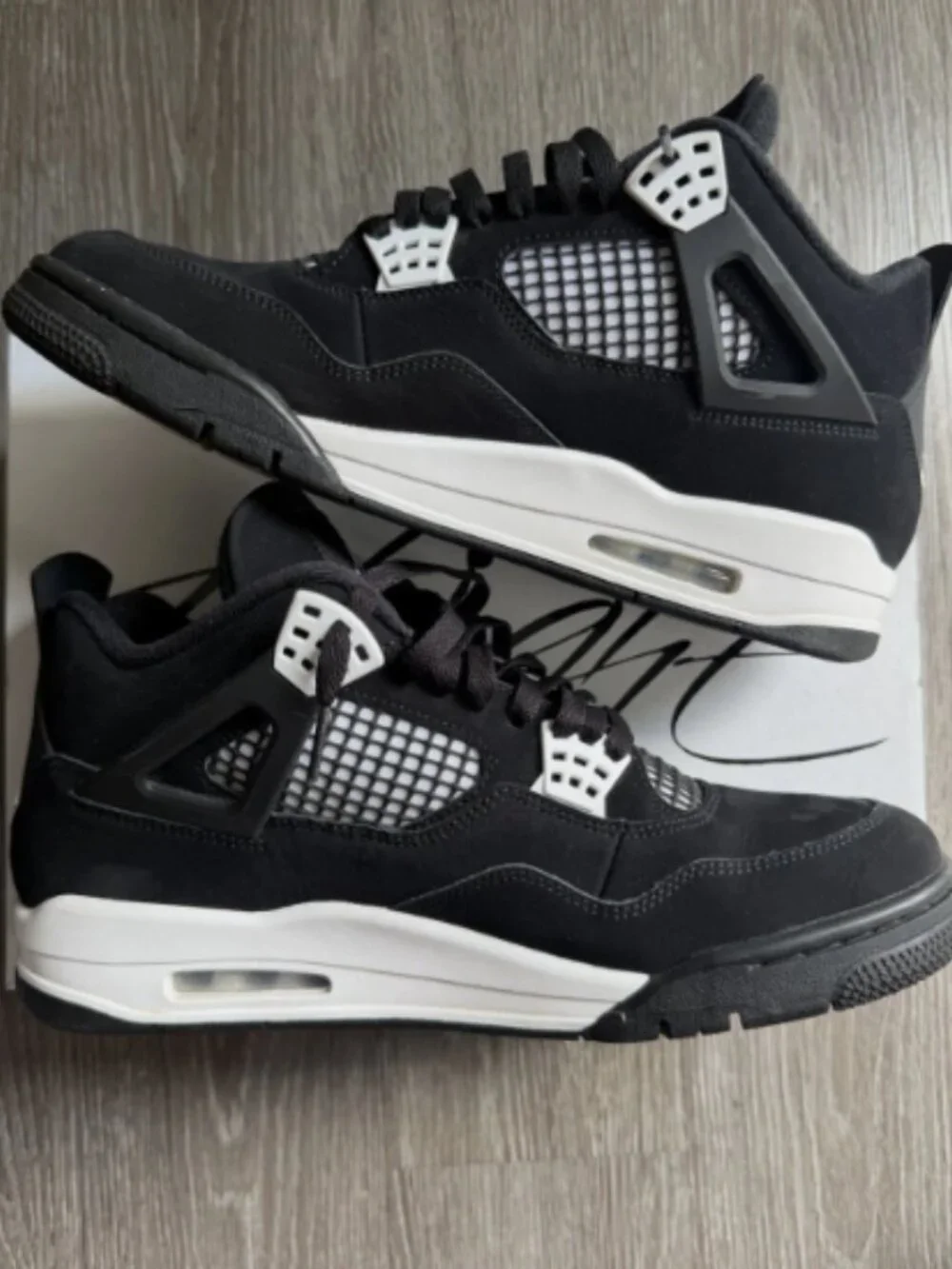 Air Jordan 4 Retro White Thunder